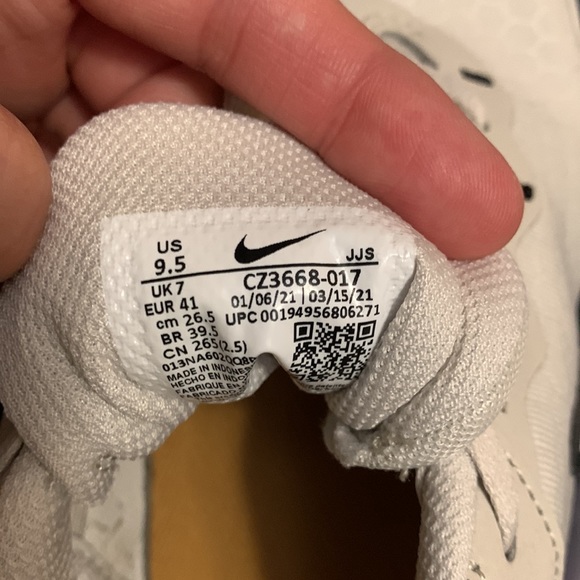 Nike Shoes - Picture 6 of 9